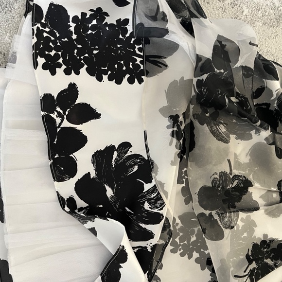 Strapless Black/White/Grey dress - Picture 2 of 6